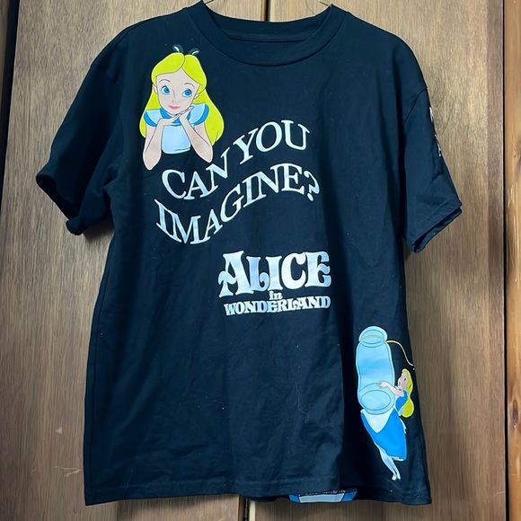 Disney Alice in Wonderland T-Shirt. - Picture 1 of 3